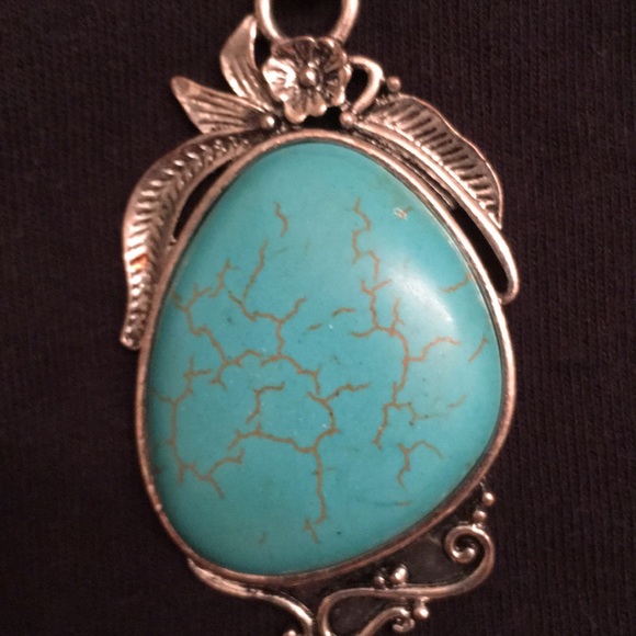 Gorgeous silver and turquoise color boho necklace. - Picture 4 of 5